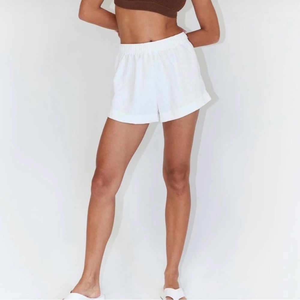 Princess polly white pull on shorts size 4